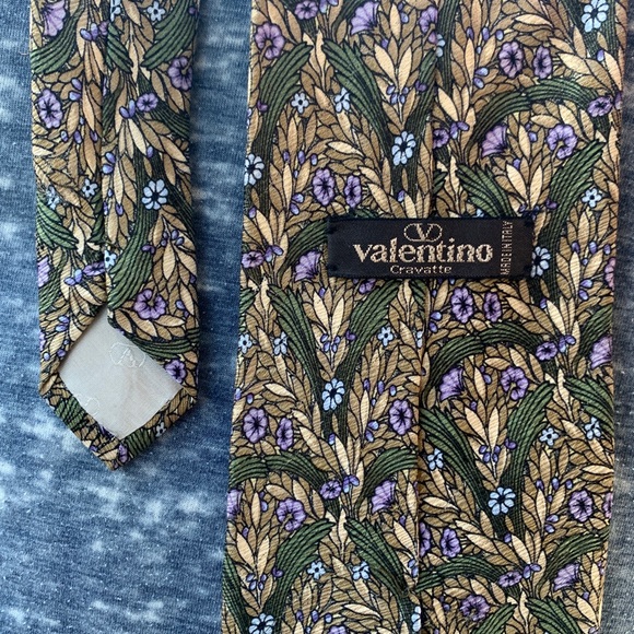 👔 Valentino Cravatte silk necktie. Offer 💵